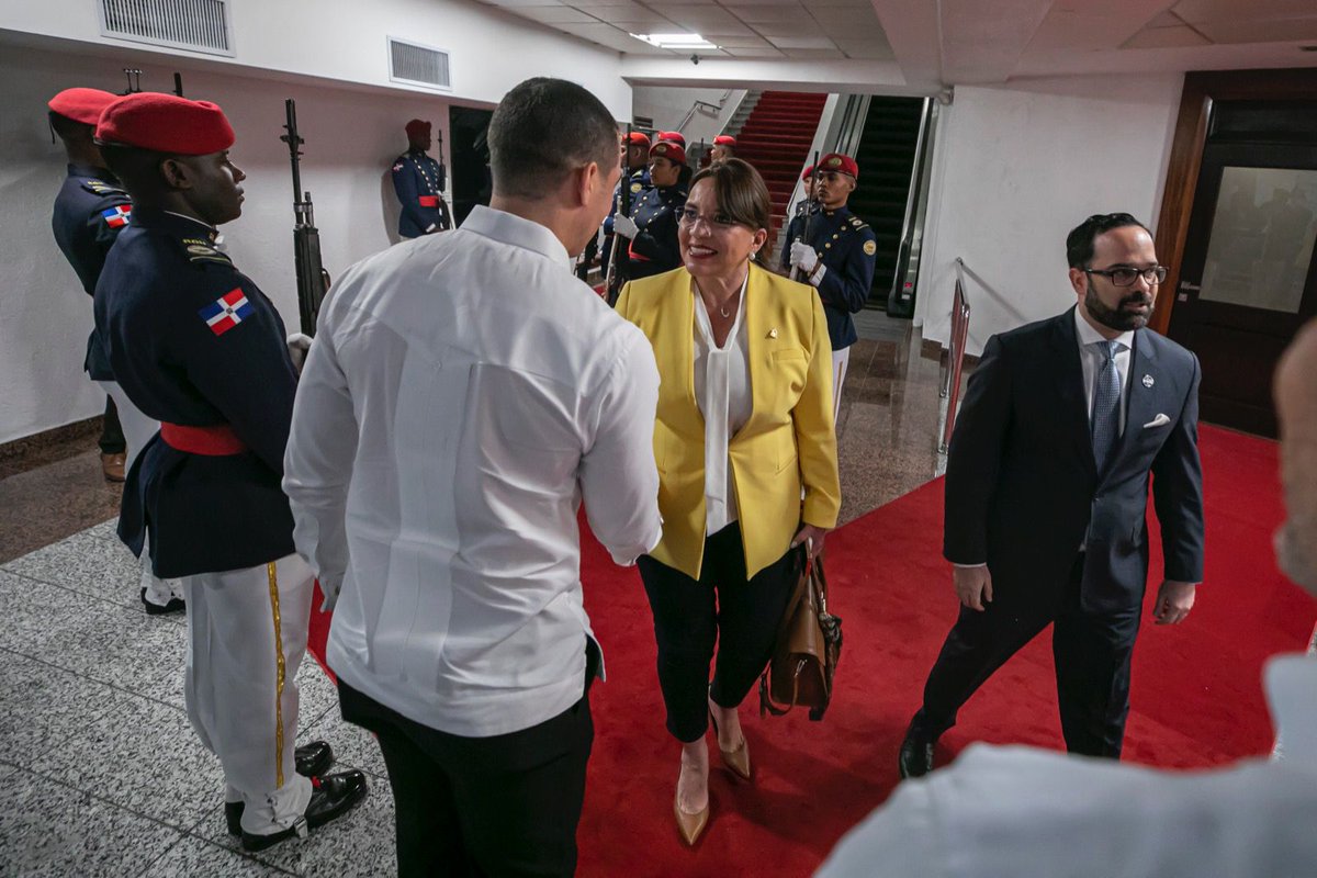 gemprendedores_'s tweet photo. La presidenta de Honduras @XiomaraCastroZ
 llega a República Dominicana, para participar en la XXVIII Cumbre Iberoamericana de Jefas y Jefes de Estado y Gobierno, donde se abordarán temas de interés para Honduras y la región. https://t.co/Z8JWnDGsi3