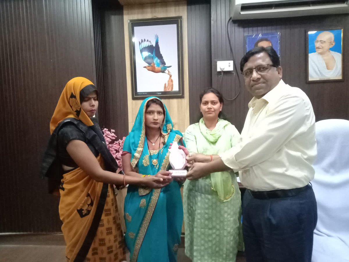 renubtp's tweet photo. Women awarded for their #handicarfts by Commissioner Nagar Nigam #Bharatpur under @NULM_MoHUA on #internationalwomenday2023 . These SHGs women's made various handicarfts after trained under @NULM_MoHUA @HardeepSPuri #DAYNULM #womenempowerment #Rajasthan #Bharatpur https://t.co/R5hM9tpKBU