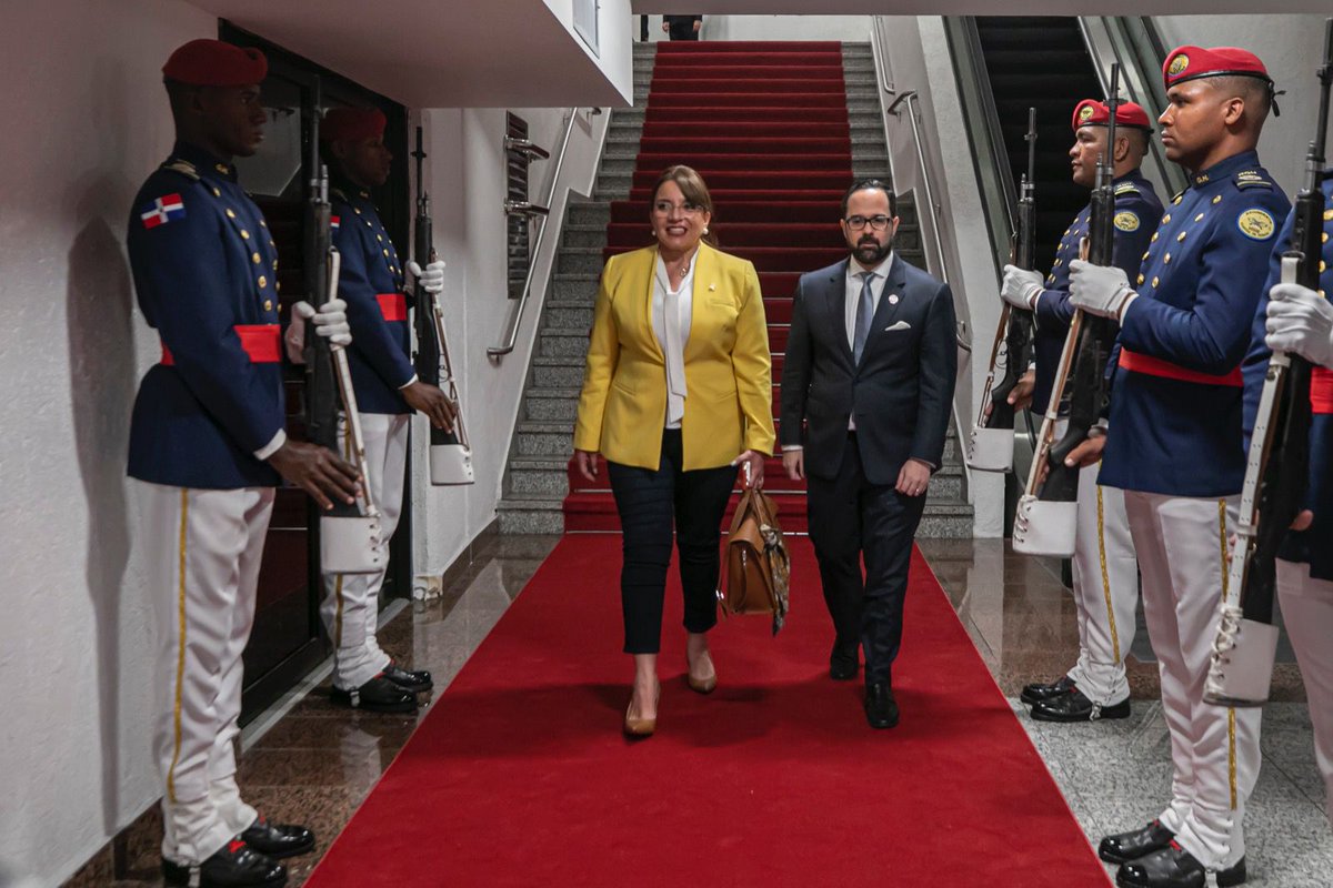 gemprendedores_'s tweet photo. La presidenta de Honduras @XiomaraCastroZ
 llega a República Dominicana, para participar en la XXVIII Cumbre Iberoamericana de Jefas y Jefes de Estado y Gobierno, donde se abordarán temas de interés para Honduras y la región. https://t.co/Z8JWnDGsi3