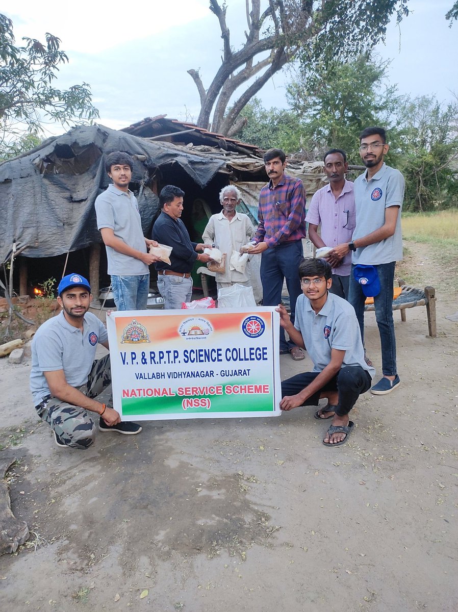 nss_vp's tweet photo. Celebrating gudipadav by distributing grains which are collected during an activity in college under grain collection.
@nssgujarat @_NSSIndia @YASMinistry @ianuragthakur @kamalkumarkar
#specialcamp #nss #nssindia #nssgujarat #graincollection #donation #socialservice https://t.co/UWIJ72Fphs