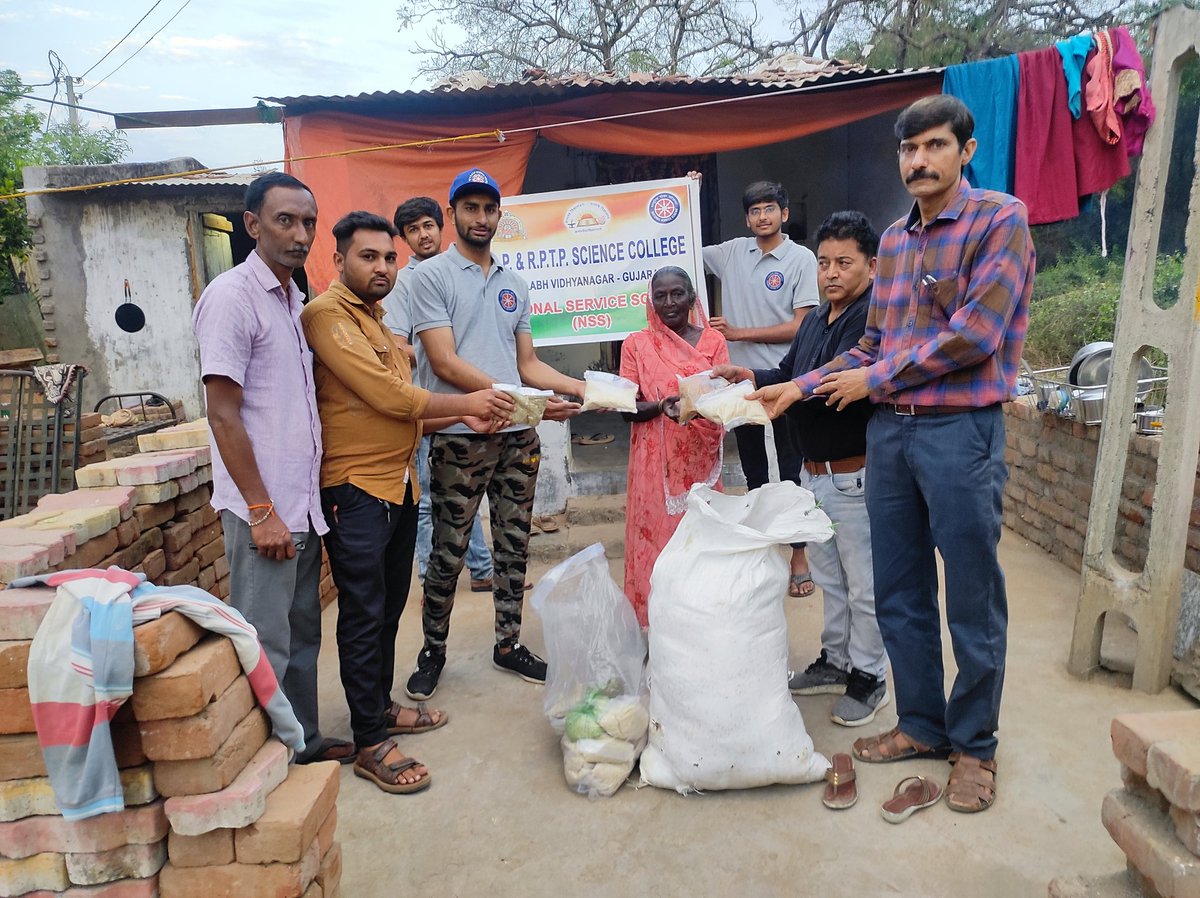 nss_vp's tweet photo. Celebrating gudipadav by distributing grains which are collected during an activity in college under grain collection.
@nssgujarat @_NSSIndia @YASMinistry @ianuragthakur @kamalkumarkar
#specialcamp #nss #nssindia #nssgujarat #graincollection #donation #socialservice https://t.co/UWIJ72Fphs