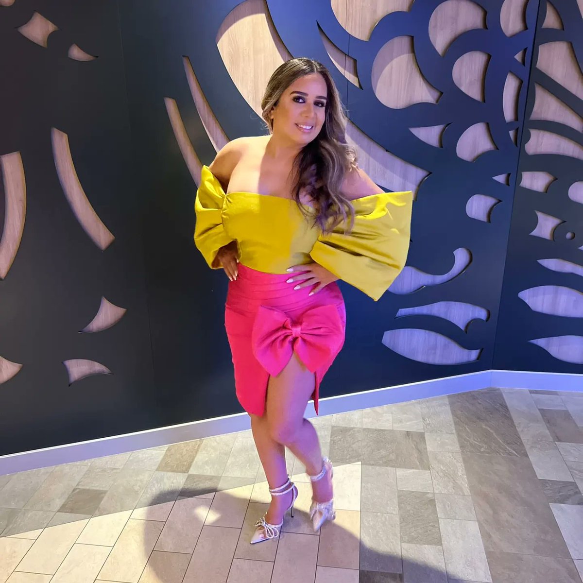 HoLnewyork's tweet photo. HouseoflauraNYc custom made neon bow dress. DM for consultation and appointments 
#houseoflauradress #fashionstyle #stylish #amazingdress #dresses #glam #dressup #womenfashion #instadress #dreamdress #bowdress #tailored #tailoredtofit #newyorkfashion #custommade     #hautecouture https://t.co/vsbRhZUhWG