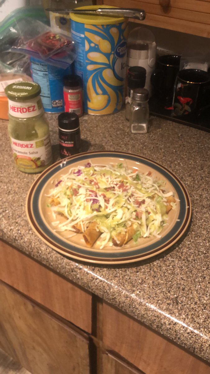 MaciaPaladin's tweet image. My dinner tonight was very pleasant. I managed to “elevate” frozen Taquitos with lettuce, tri-color coleslaw, mozzarella cheese, and Herdez guacamole salsa, topped with a dash of pink salt and bacon bits. #foodie #icancook