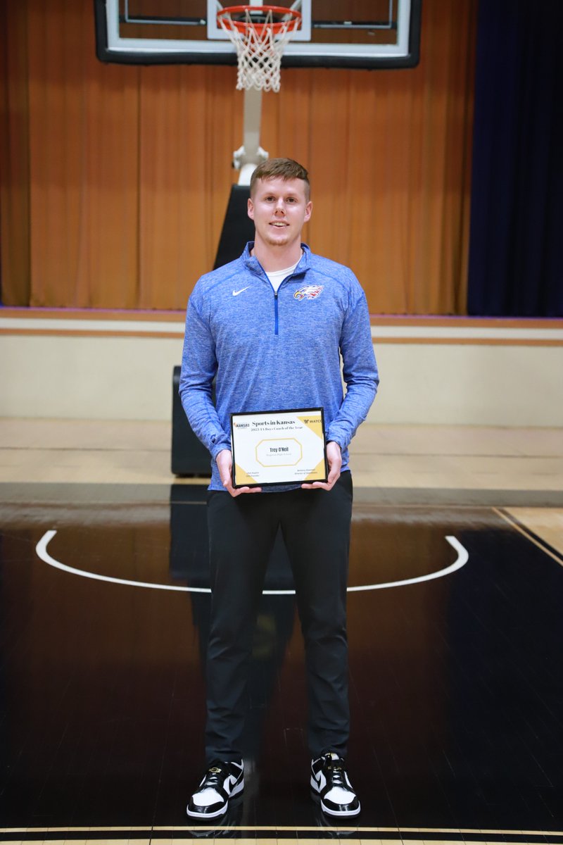 2023 Sports in Kansas 4A Boys Basketball Coach of the Year: Trey O'Neil of Hugoton.

VIEW CAPSULE: sportsinks.com/2023-sports-in…
