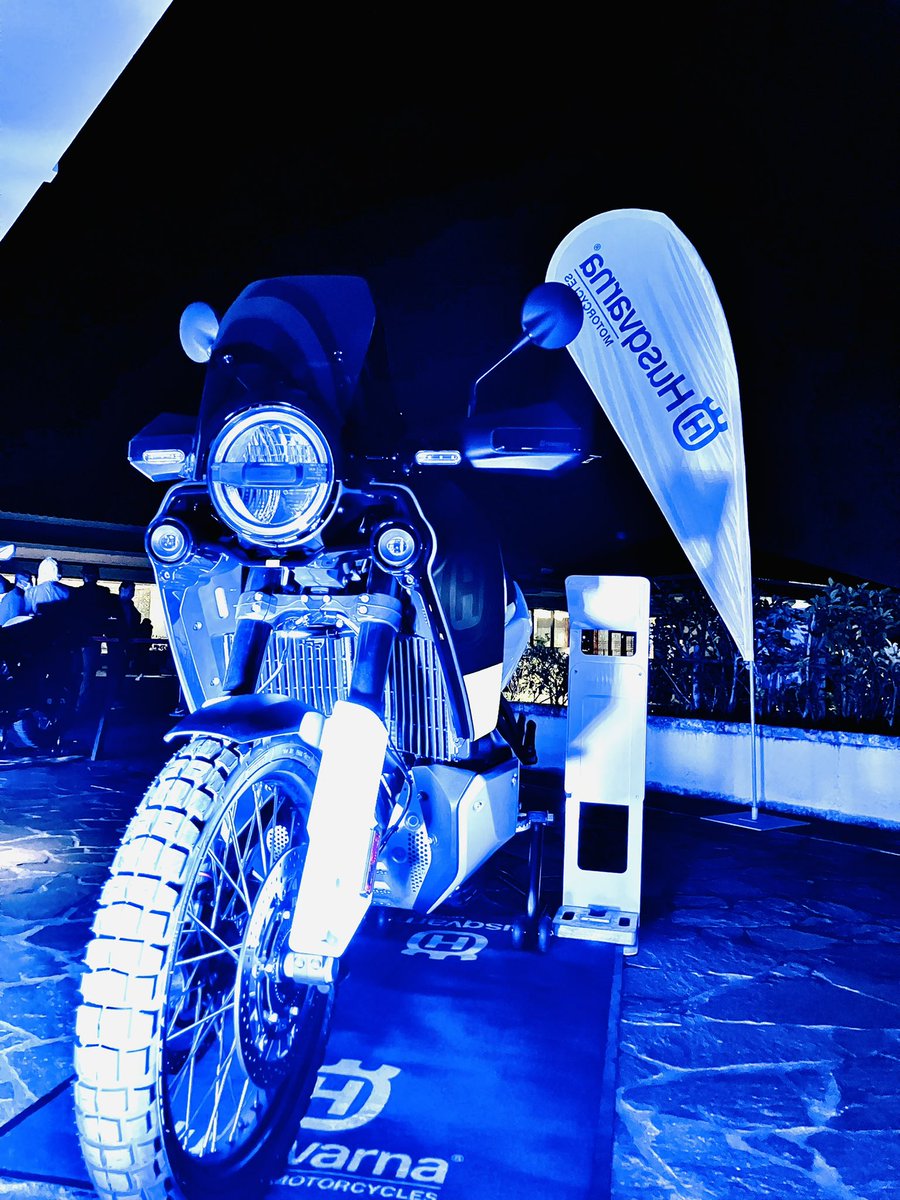 皆さんはバイクを買う時、気になる車両がある時
どのようなことを意識して買いますか？
ディーラーでもっとこういうの見れたら嬉しいな…等のご意見有れば是非お聞かせください❗️