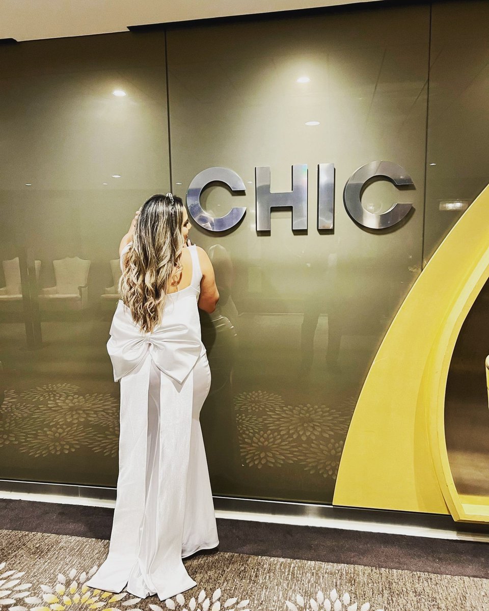HoLnewyork's tweet photo. Houseoflaura custom  made white large  bow dress,kindly  DM for consultation houseoflauradress #fashionstyle #stylish #amazingdress #dresses #glam #dressup #womenfashion #instadress #dreamdress #bowdress #tailored #tailoredtofit #newyorkfashion #custommade     #hautecouture https://t.co/I47LFM5nwF