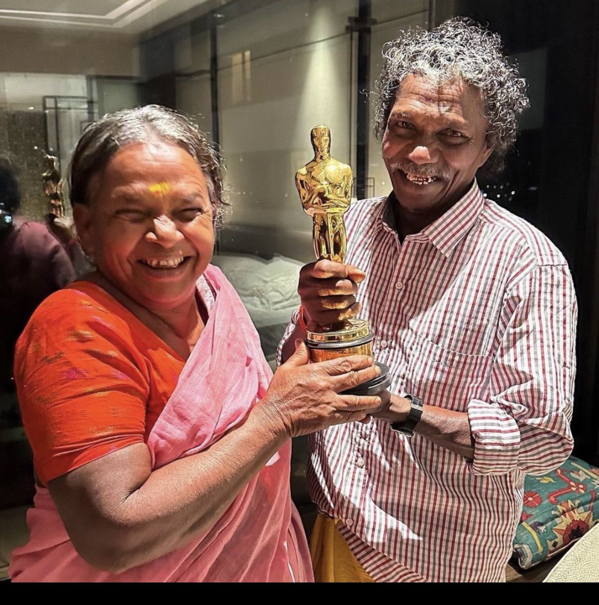 RachnaVerma08's tweet photo. ‘’Keep working with a honesty,as you never know what the future holds’’ This picture is classic example touchwood to this innocence!!♥️#TheElephantsWhisperers #Oscars #whatsaapforward #journalist #lifeofjournalist https://t.co/LsdHKPkPbx