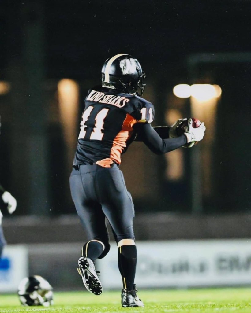 4回　LB  たくと
笑うと目が無くなるタイプの雰囲気イケメン。
最近さらに太ってきて雰囲気ですらイケメンと名乗れるか怪しい。
ちなむと、お腹はぽちゃぽちゃ（それも頑張ってる証拠＾＾）💯
でもそんな彼はみんなに愛されてる頼れるキャプテン！！！
ついていきます❗️🏃🏻‍♀️🏃🏻🏃🏻‍♂️

byことみ