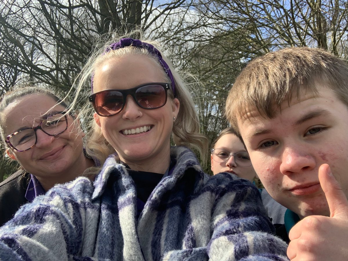 Sevenhills___'s tweet photo. Spring is in the air!
Isaac's class enjoying some sun and ice cream.
A reward for some amazing work!
#SEVvalues #responsibility https://t.co/Ka3E4xSDFs