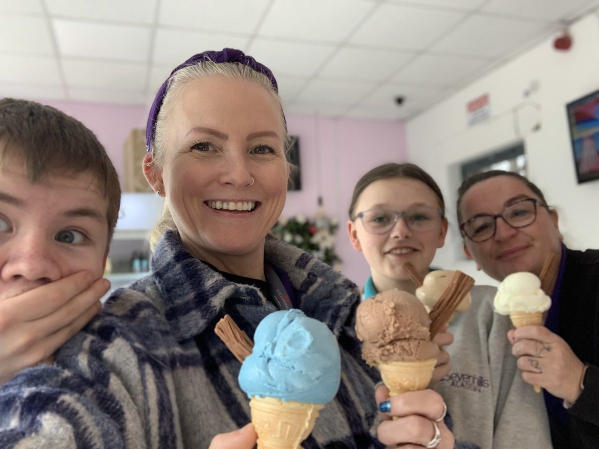 Sevenhills___'s tweet photo. Spring is in the air!
Isaac's class enjoying some sun and ice cream.
A reward for some amazing work!
#SEVvalues #responsibility https://t.co/Ka3E4xSDFs
