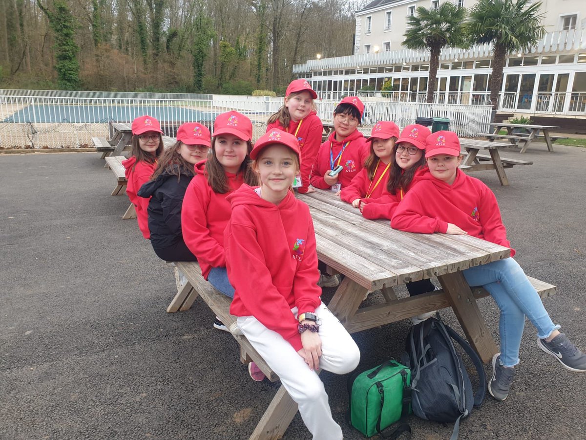 2gatesprimary's tweet photo. Relaxing at Château de Grande Romaine #PGL #Frenchtrips @the_atlp @ATLP_DoE 🇫🇷🥰 https://t.co/bk2x7SlSPX