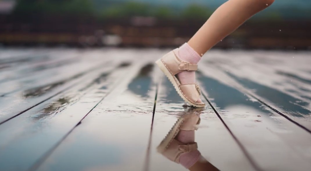 📽️ [#laminutebois] Le #bois est un matériau hygroscopique : il peut perdre et reprendre de l’humidité ce qui en modifie ses dimensions. Quelles sont les précautions à prendre dans nos maisons pour gérer au mieux ces changements ?  lnkd.in/eNp739tM 
#eau