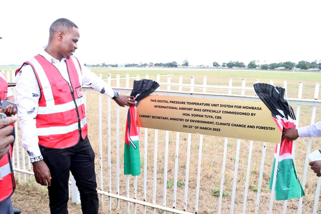 EnviClimateC_Ke's tweet photo. Happening now @EnviClimateC_Ke PS @Eng_F_Ngeno has today commissioned @MeteoKenya Digital Pressure Temperature Unit System for Mombasa International Airport on behalf of @Environment_Ke CS @HonTuya #WorldMeteorologicalDay #WeatherClimateWater https://t.co/ZFVC3p3ry9