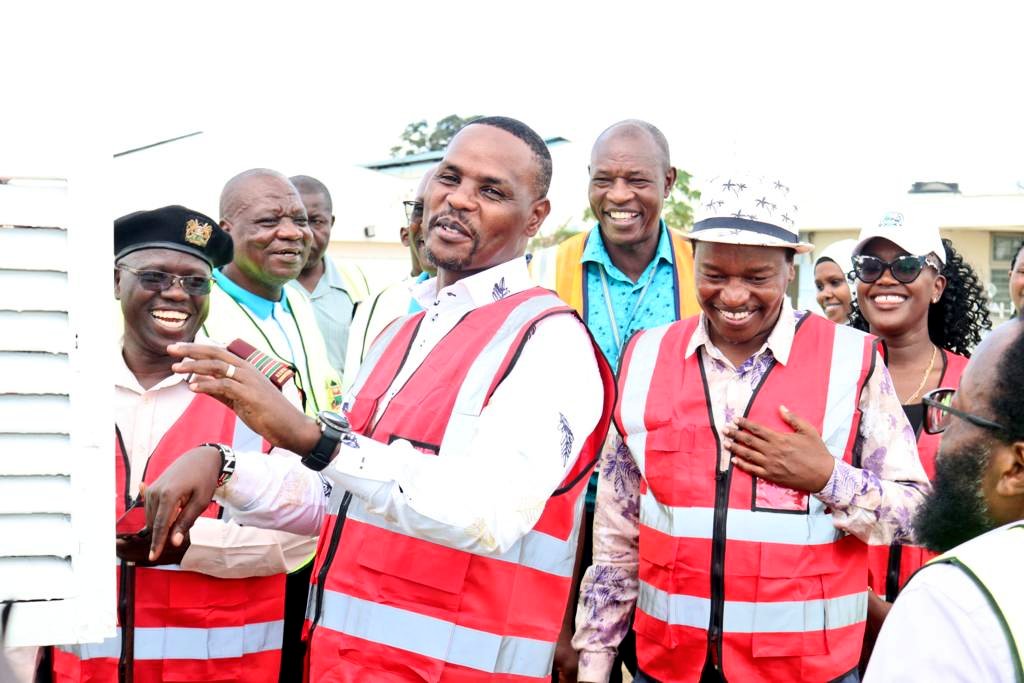 EnviClimateC_Ke's tweet photo. Happening now @EnviClimateC_Ke PS @Eng_F_Ngeno has today commissioned @MeteoKenya Digital Pressure Temperature Unit System for Mombasa International Airport on behalf of @Environment_Ke CS @HonTuya #WorldMeteorologicalDay #WeatherClimateWater https://t.co/ZFVC3p3ry9