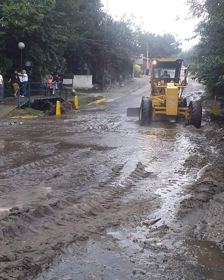 infomerlo's tweet photo. Graves consecuencias por la feroz tormenta en Villa de Merlo. Casas, autos, calles y rutas afectadas. Medio centenar de familias asistidas.  Anuncian más lluvia para este jueves y viernes https://t.co/4nzFQJd4Y0