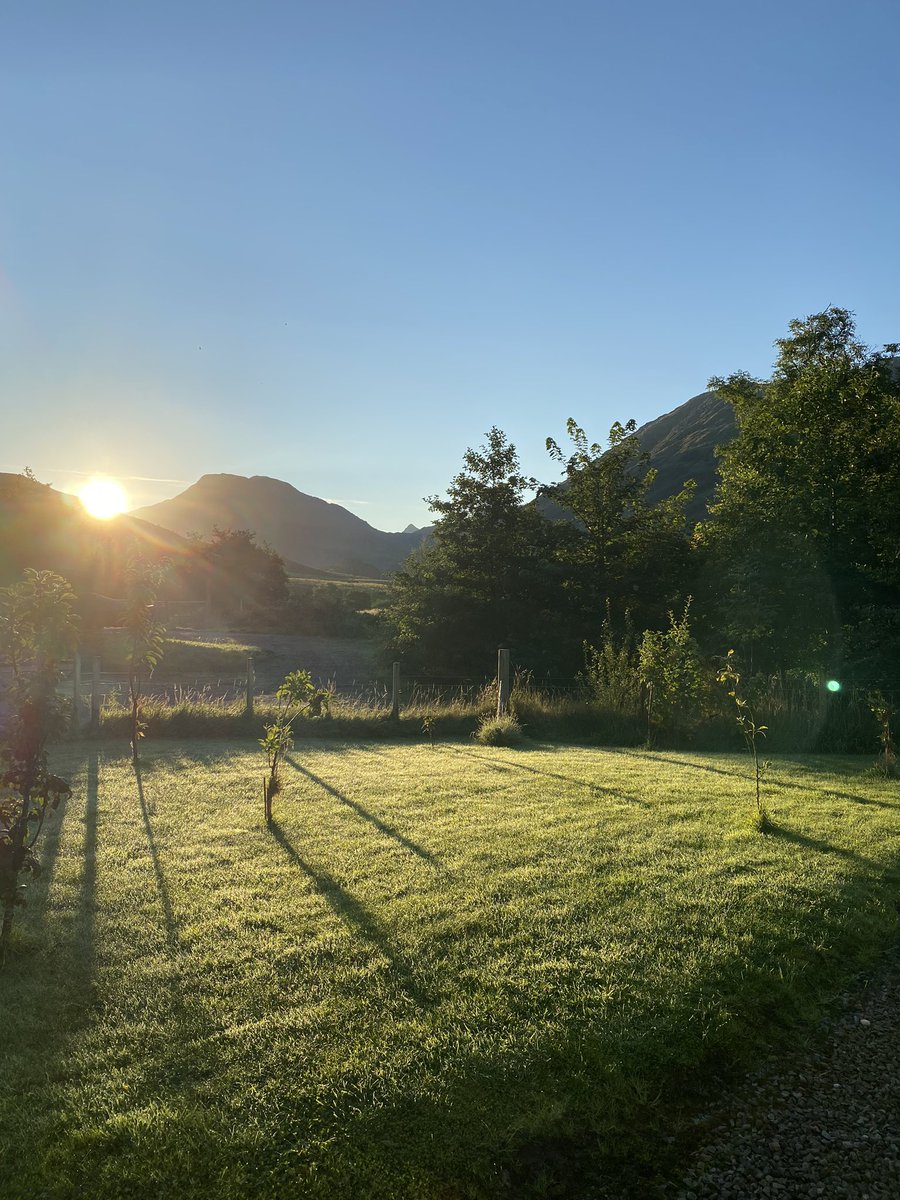 KnoydartC's tweet photo. Remote, ragged, beautiful Knoydart

#knoydart #thursdaymorning #remoteuk #lovewhereyoulive #beautifuldestinations #knoydartrivercottage #morningmotivation #LetsGo https://t.co/9OKyBKAwZW