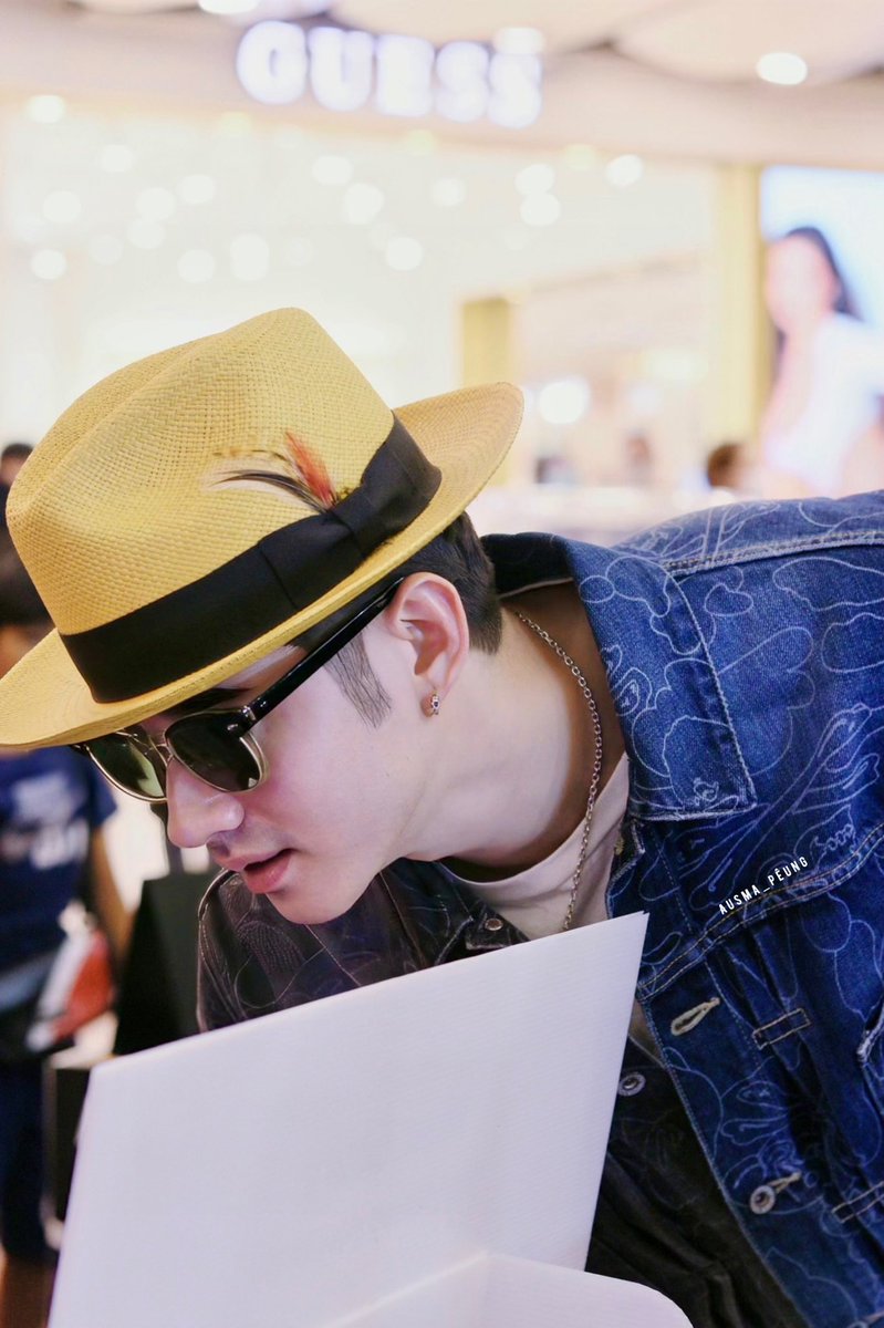 Pung112's tweet photo. แงๆพี่โอ้หล่อจนใจเจ็บไปหมดแล้ววว🥰
.
พี่โอ้ ร่วมงาน "The first exclusive launch and line up of Mindset Mob" เปิดตัวค่ายเพลงน้องใหม่ #MindsetMob
.
📺 ฝากติดตาม หมอหลวง ทุก จันทร์-อังคาร เวลา 20.30 น. ด้วยนะค่า❤️
.
#หมอหลวง #royaldoctor
#mario_mm38 #มาริโอ้
#มาริโอ้เมาเร่อ https://t.co/ODis1JKzQv