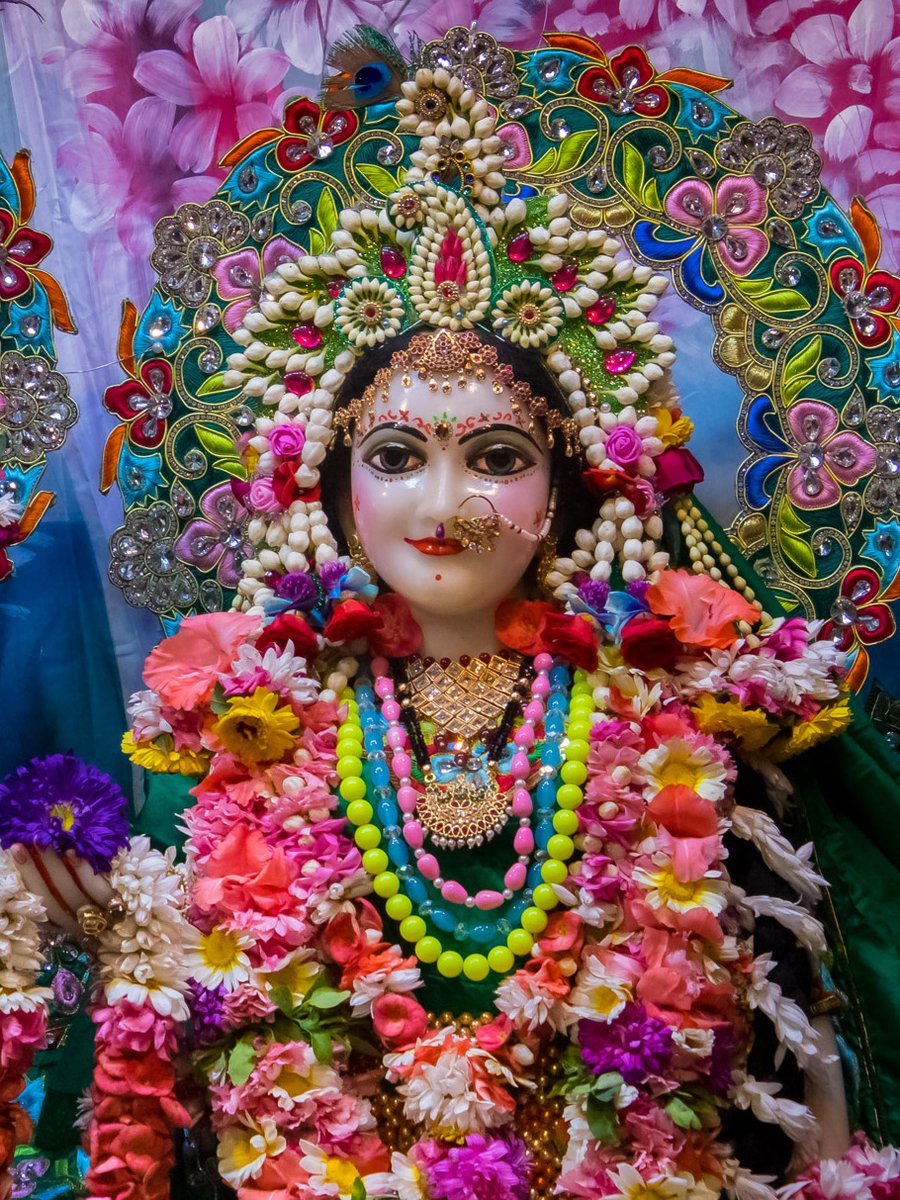 GaurangaDas's tweet image. Shift your perspective, and even the most ordinary tasks can bring extraordinary fulfillment.

Embrace a positive attitude towards your job and watch as joy unfolds in every aspect of your work.

#prespective #tasks #ExtraOrdinary #krishna #harekrishna #lordkrishna #krishnaleela