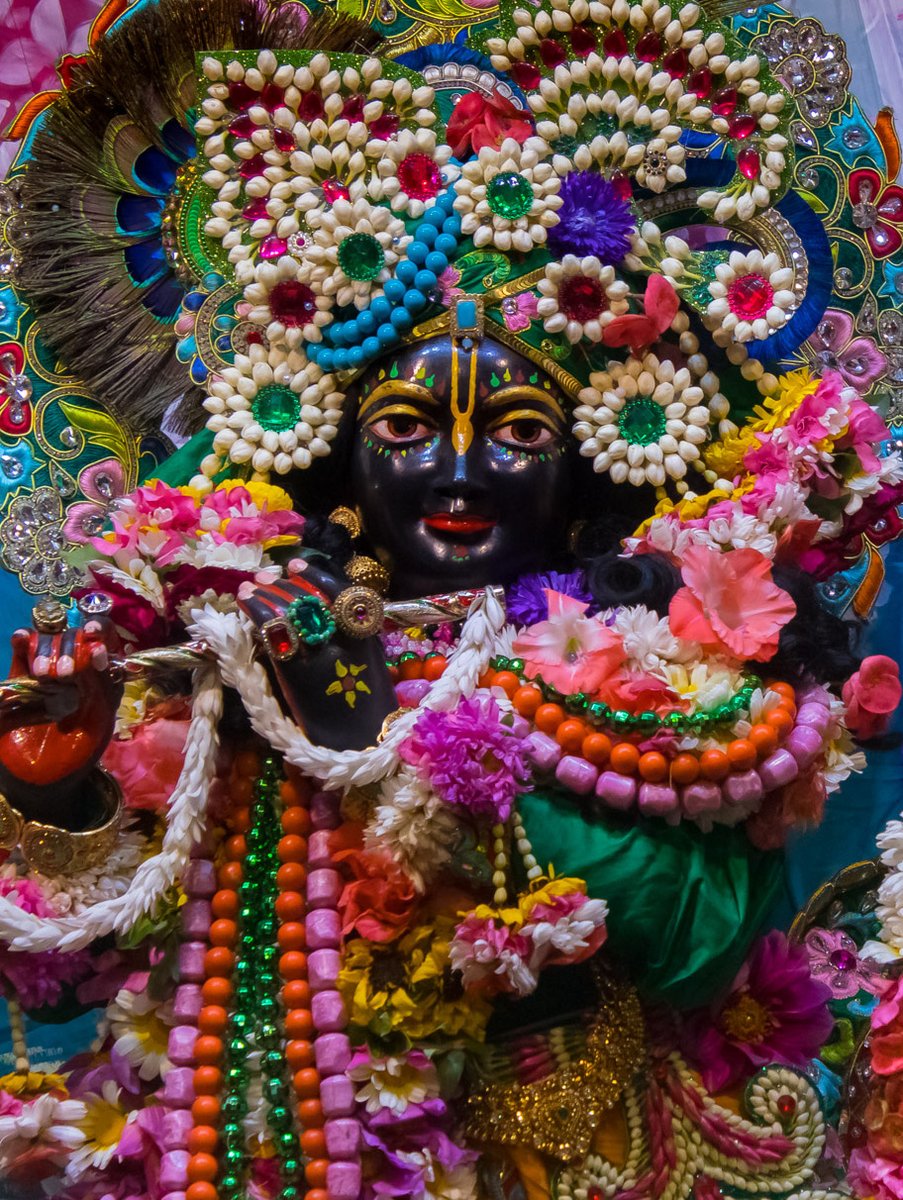 GaurangaDas's tweet image. Shift your perspective, and even the most ordinary tasks can bring extraordinary fulfillment.

Embrace a positive attitude towards your job and watch as joy unfolds in every aspect of your work.

#prespective #tasks #ExtraOrdinary #krishna #harekrishna #lordkrishna #krishnaleela