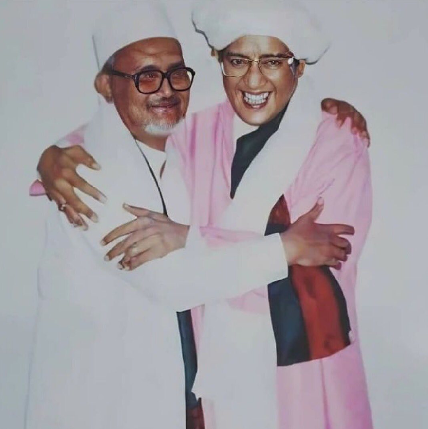 HIDJKSL's tweet photo. Kenangan Al Habib Musthofa Alaydrus bersama Abah Guru Sekumpul Tahun 1995❤️

Allahumma sholli ala Sayyidina Muhammad wa ala alihi Sayyidina Muhammad https://t.co/lP2QrNXjf6