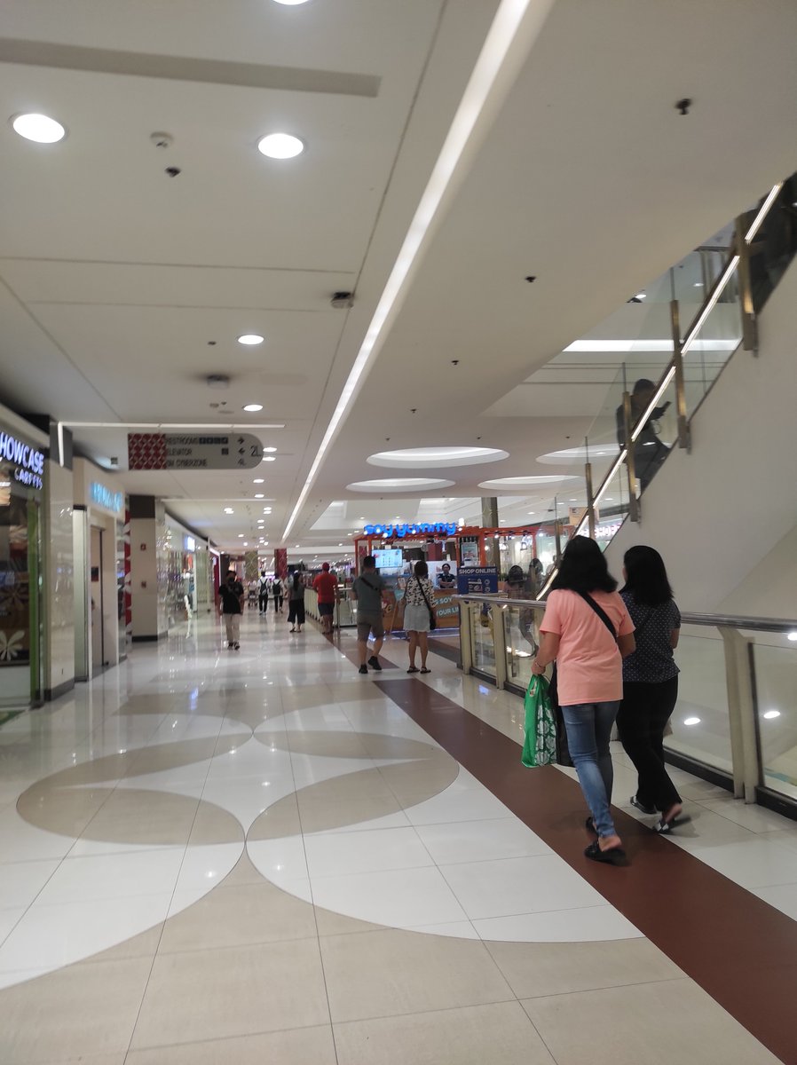 johnsebq's tweet photo. gala lang saglit s@ sm bacoor😁🤭 https://t.co/FRRKsKJXhr