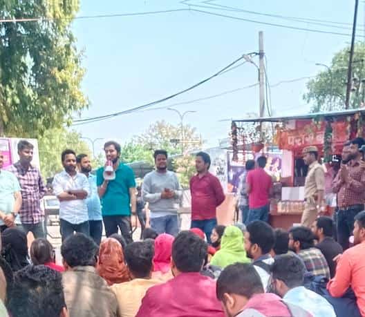 "रोहित वैदवान सर भी गये हुए,यूपी के शिक्षकों सीखना चाहिए""
<a href="/RohitVaidwan25/">Rohit Vaidwan</a> 
<a href="/ChandraAlld/">Chandra Institute Allahabad</a> 
#upprt
#नई_प्राथमिक_शिक्षकभर्ती_जारीकरो