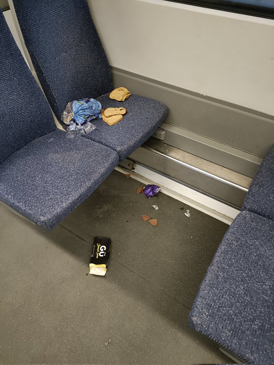 NickyJayAdams's tweet photo. @TLRailUK not what I want to see 1st thing in the morning, no cleaners? https://t.co/qmL99LlOqD