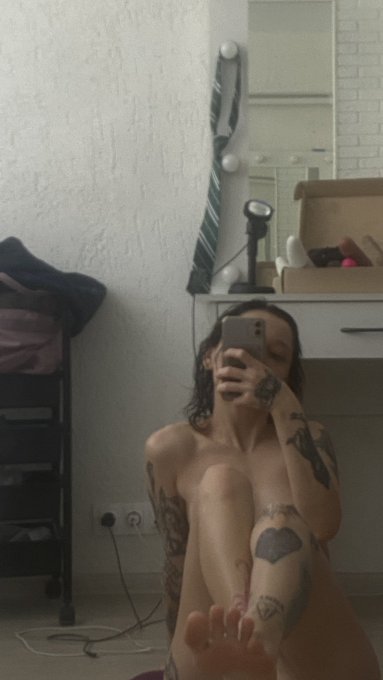 Доброе пасмурное утро 😈 https://t.co/nkGDjmNqgd<a href="/tag/%D0%BD%D1%8E%D0%B4%D1%81%D1%8B%D0%BA%D0%B0%D0%B6%D0%B4%D1%8B%D0%B9%D0%B4%D0%B5%D0%BD%D1%8C"class="tags"><span>#нюдсыкаждыйдень</span></a>