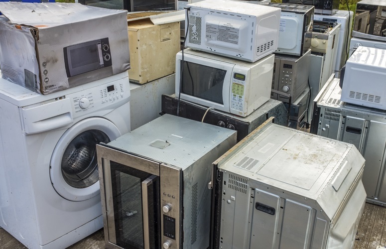 3CatInfo's tweet photo. Dret a reparar: així vol forçar Brussel·les els fabricants a arreglar els electrodomèstics
https://t.co/ZIeqDtmZJu https://t.co/YT8Jw3qXTt
