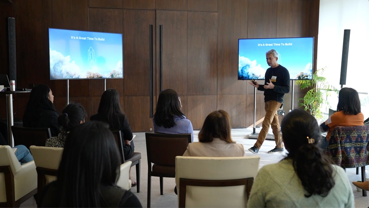 peakxvpartners's tweet photo. What does building an enduring company look like?🚀
In a session with #Spark02 founders in DEL recently, @RajanAnandan talked about 9 key areas that founders embarking on the #entrepreneurship journey should think about. 🧵⬇️
#SparkTheFlame #sequoiaspark https://t.co/Oq0TmCdQaI