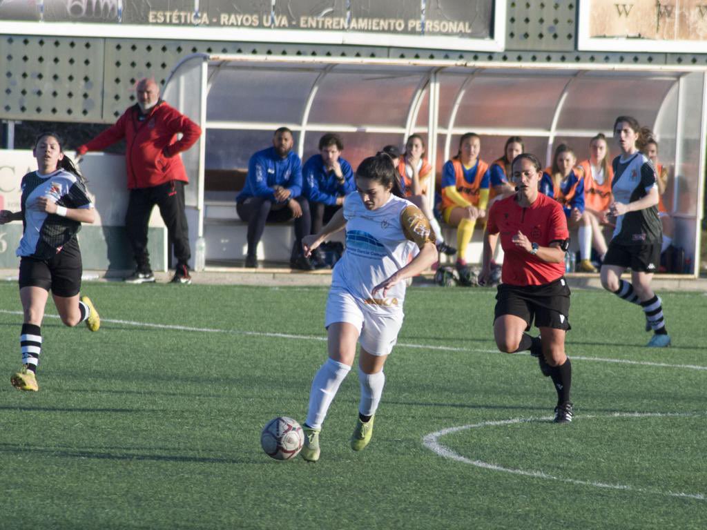 📸 Os dejamos las mejores imágenes del partido del fin de semana contra el <a href="/adcvfem/">adcolmenarviejofem</a> #vamosvilla 💪🏽