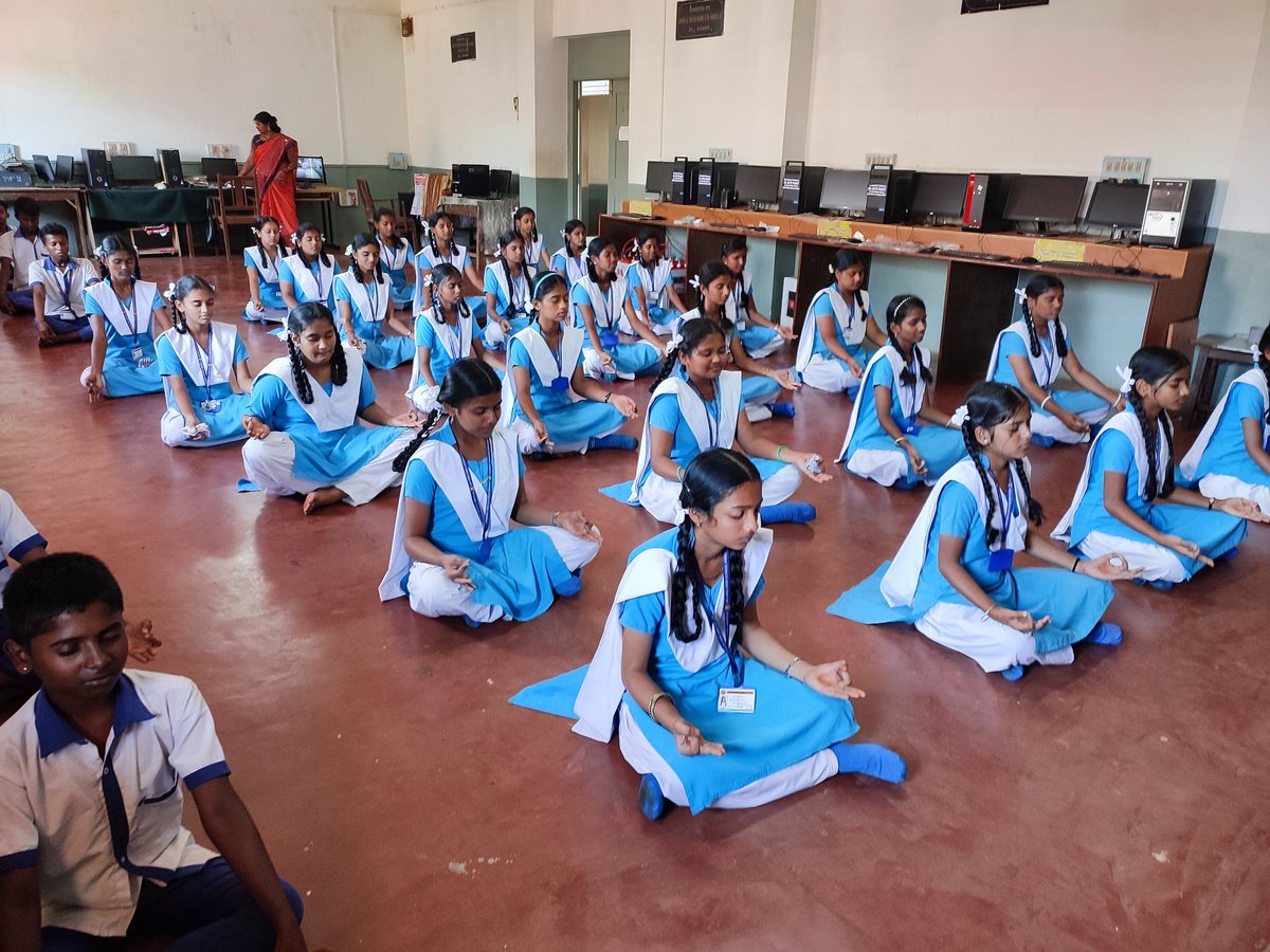 पतंजलि को देश के करोड़ों लोगों का आशीर्वाद प्राप्त है। क्योंकि हमने इस देश को बाजार नहीं माना है इस देश को एक परिवार माना है !
#पतंजलिसंन्यासी