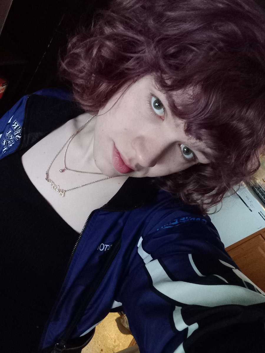 BottomBitchBex's tweet photo. I redyed my hair. It didn't end up as bright porple as I wanted it to be but I still like it 🥰🥰🥰 https://t.co/mawANxGxJt