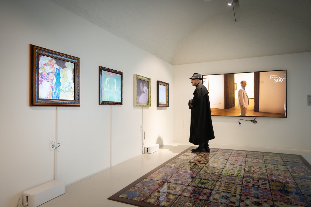 everycryptoart's tweet photo. An evening to remember!  

Thank you for celebrating the immortalization of Gustav Klimt at The Kiss Eternal: An Evening with Belvedere Museum.

*The exhibition will be extended until 25 March, @UncommonGallery 

Here are some star-lit moments from the evening 
(thread 👇) https://t.co/a3utx5Ymjm