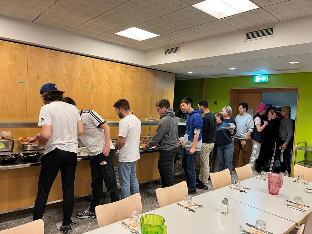 IUTLyon1's tweet photo. Nos équipes pour la #cdfiut2023 sont arrivées hier soir et ont pu se reposer au Luxembourg. https://t.co/vqq5YAALke