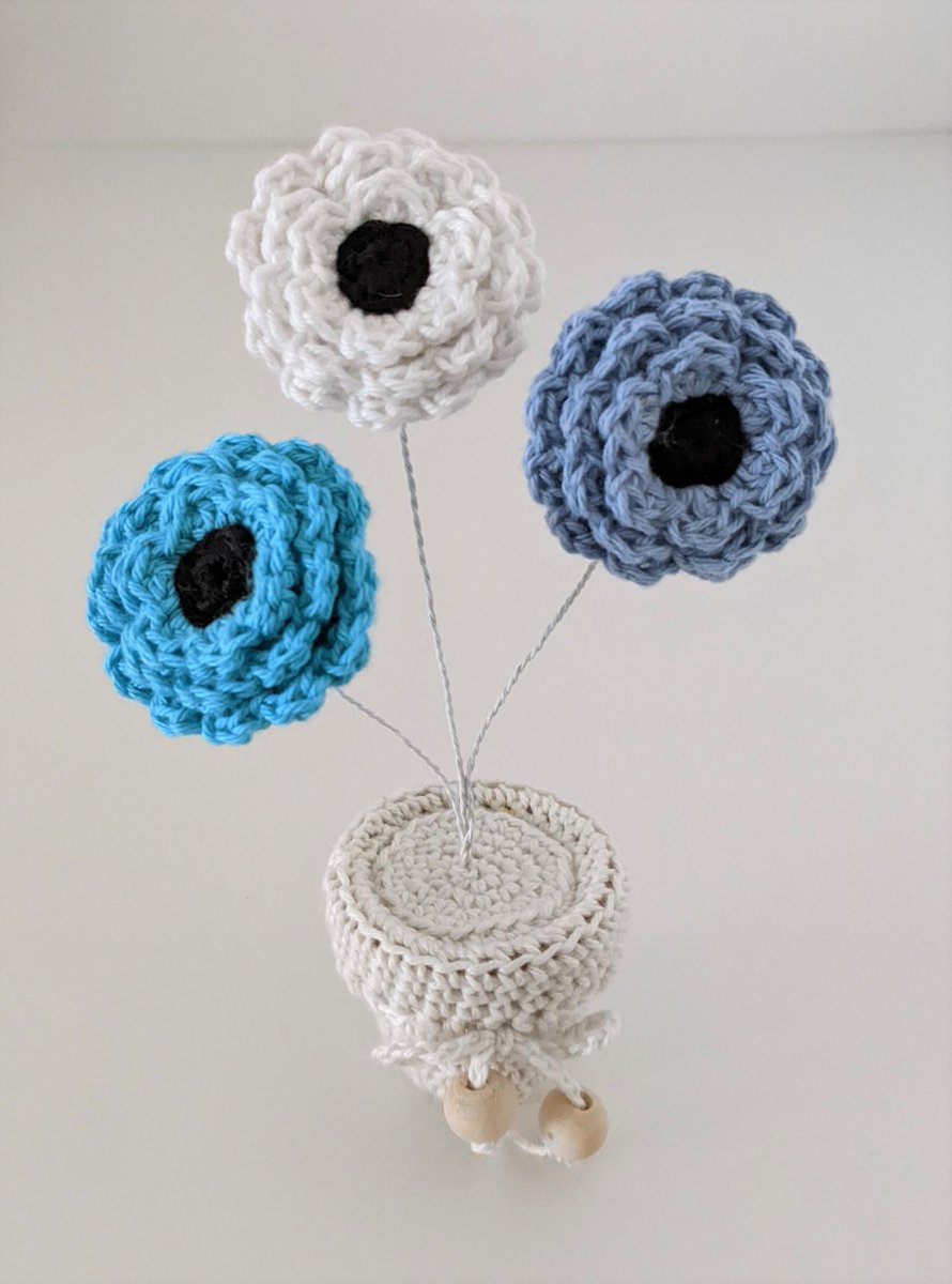 revecoton's tweet photo. Petites fleurs sur ton bleu !
#crochet #crochetflower #crochetaddict #faitmain #faitmainenfrance #creation #creationfrancaise #homemade #handmadeflowers #deco #decor #ornaments https://t.co/sWskiiUmMG