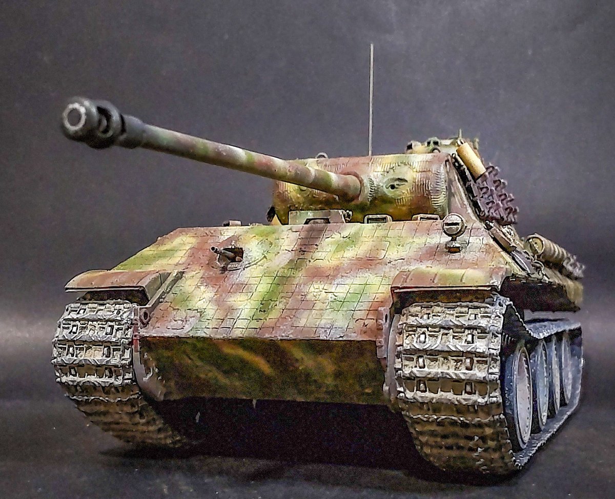 1945年3月6日、ケルンにて。
T26E3とパンターA改修型による史上最も有名な戦車の一騎討ち(*^^*)。
#好敵手を貼る