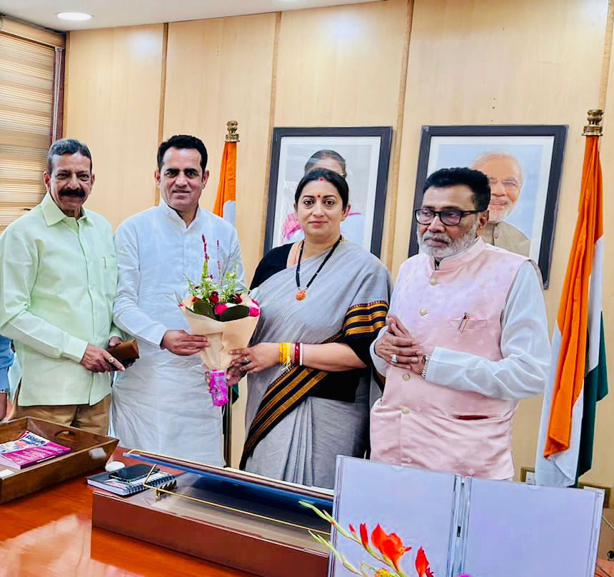 aminpathan54's tweet image. केंद्रीय महिला एवं बाल विकास व अल्पसंख्यक कार्य मंत्री (भारत सरकार) श्रीमती स्मृति इरानी जी को जन्मदिन की हार्दिक बधाई एवं शुभकामनाएं।
@smritiirani 
@BJP4India 
#Birthday
#AminPathan