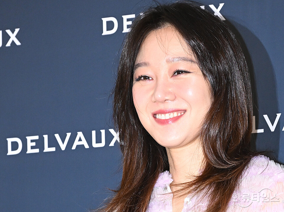 koreavibenews's tweet photo. [📷] 230323 럭셔리 브랜드 오픈 행사
Opening event for a luxurious brand

🖇 https://t.co/owuNEKCdNo

#공효진 #GongHyoJin
#한류타임스  #HanryuTimes https://t.co/ernaijJO9u