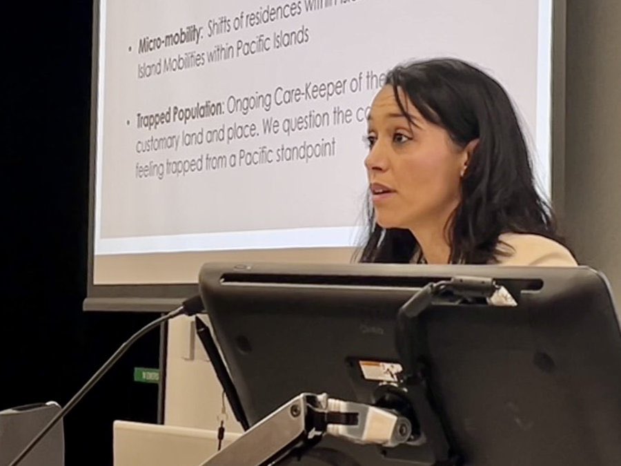 ucpacstudies's tweet photo. MBC & @NU_kouhou co-org’sd a @ipsa_aisp online conference “Reimagining #GlobalInsecurities in this age”. Prof. Ratuva chaired a sesh on #ClimateInsecurities & #LocalResponses. Dr. Gharbaoui & Dr Vunibola pres’ntd on #ClimateMobility and #IndigineousKnowledge & #ClimateChange🌊 https://t.co/HPnzFF24aw
