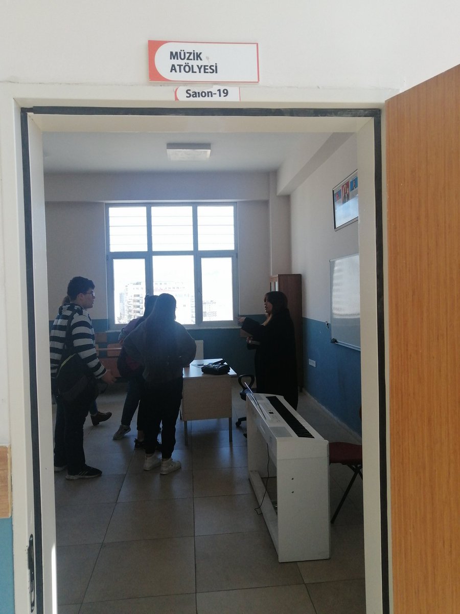 NE_AL47's tweet photo. Öğrencilerimizin daha güzel bir ortamda çalışması için gerekli olan oda ve atölyeleri oluşturduk. https://t.co/mfM9xtCnWo