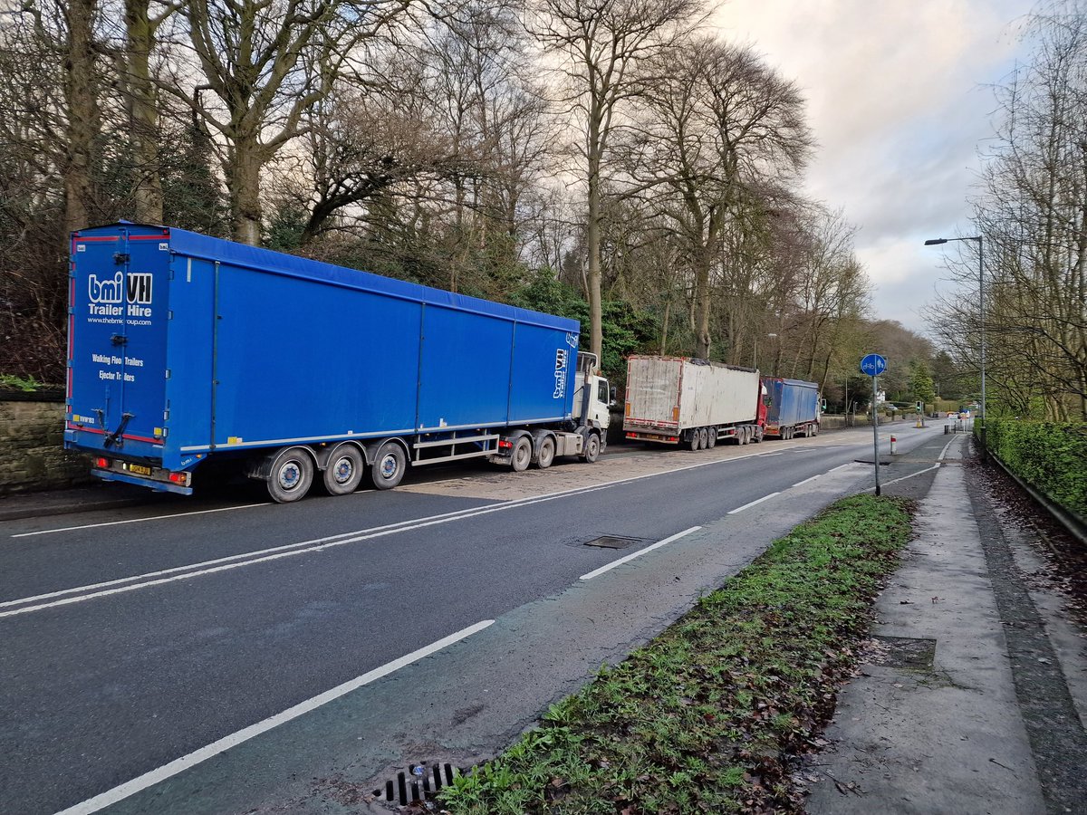 There's been a bit of a return of the Walley's Quarry stink in Clayton a couple of time over the last month or so, and there were just three 45' tippers parked up on Clayton lane. Is there any connection?
#StopTheStink
@StinkStopthe
@AaronBell4NUL