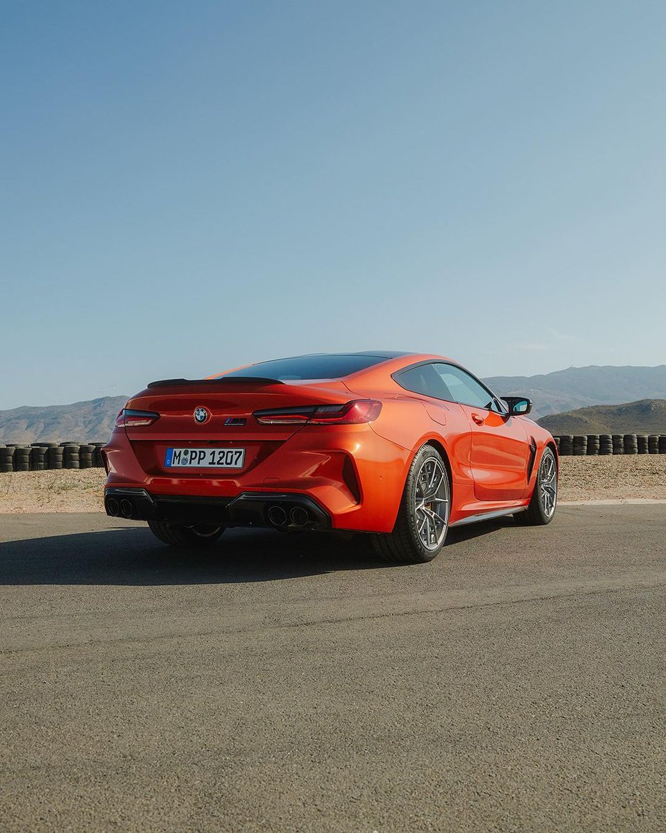 واجهة جريئة، وقوة أكثر جرأة.

#BMWOman #BMWM8 #TheM8