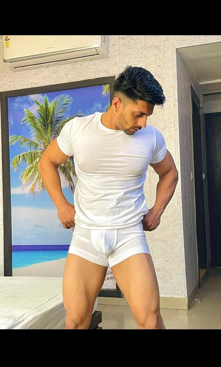 Raj24898537's tweet photo. Muslim Guy with a huge dick https://t.co/KBrVK9k5aj