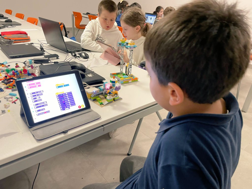 Okulumuz Firt Lego League Jr. Takımlarımızın çalışmaları devam ediyor.