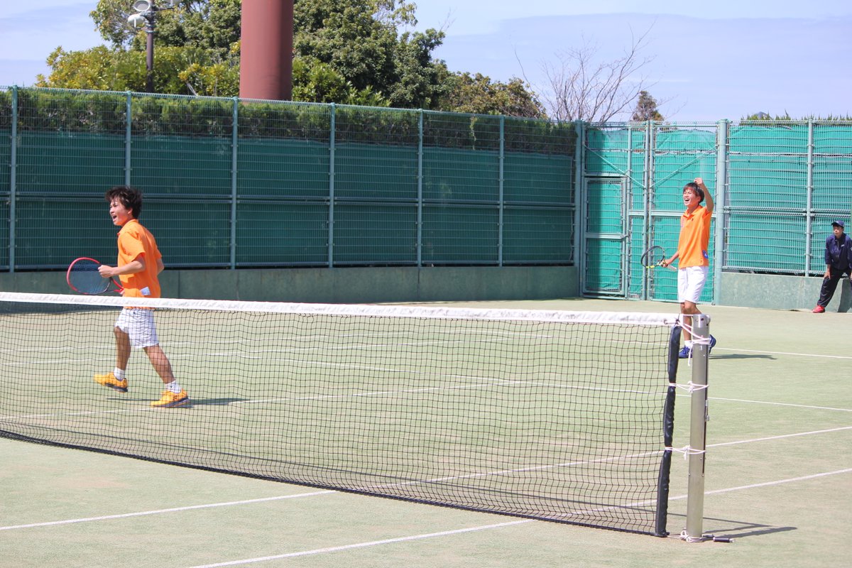 tennis365's tweet photo. 🎾大正製薬リポビタン第45回全国選抜高校テニス大会

男女団体戦2日目の様子を振り返る❗
青空の下、「カモン！」の声が響き渡る💪

#テニス #tennis #大正製薬リポビタン第45回全国選抜高校テニス大会 #選抜高校テニス https://t.co/NSTbMq7Ixd