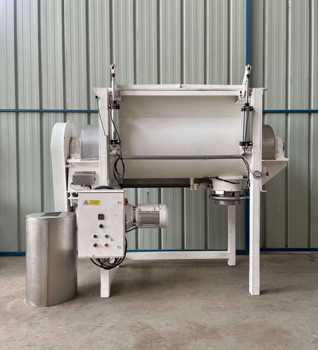 Osertech_indus's tweet photo. We recently received in our stock these two #powder #mixers :

Lodige FM 130 D - Ploughshare mixer : https://t.co/1z1qi1B1xt

Gondard MH 650 - Ribbon mixer : https://t.co/Dw5le6qoxU

Do not hesitate to contact us if you need information. https://t.co/6xtJZxkWAN