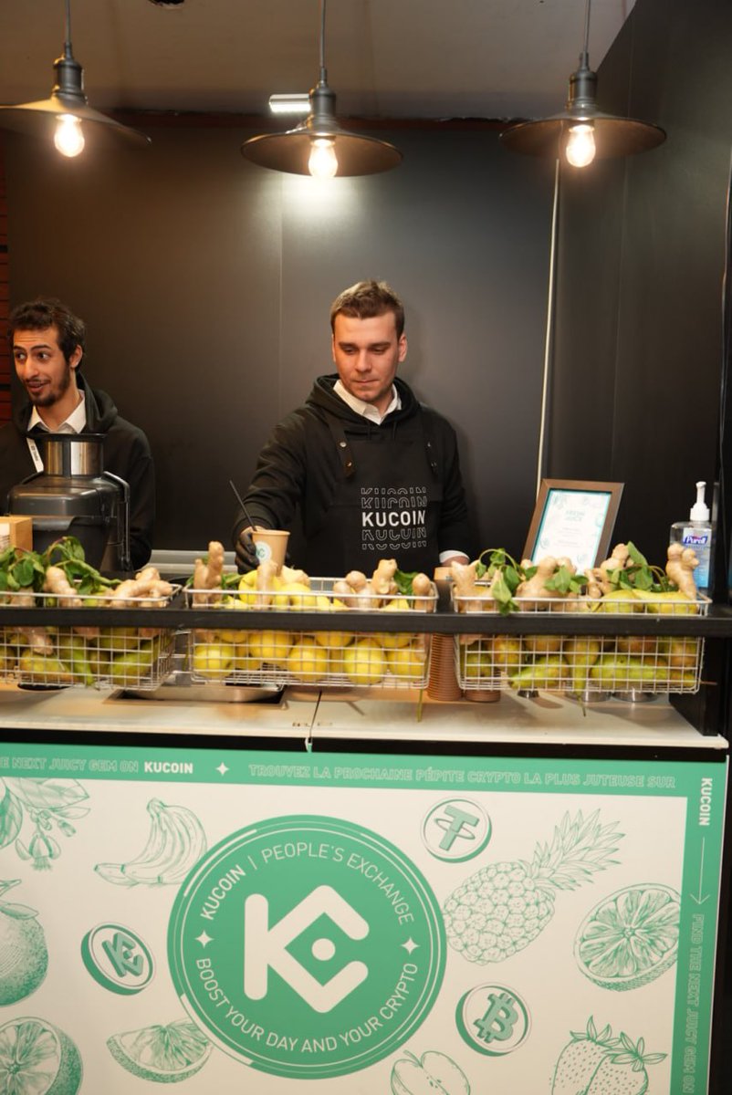 KuCoinItalia's tweet image. Soffri il caldo alla #ParisBlockWeek? Rinfrescati con una limonata 🍋 allo stand #KuCoin! Non solo servizi #crypto al top, abbiamo anche il know how per fermare la tua sete. Ti aspettiamo!