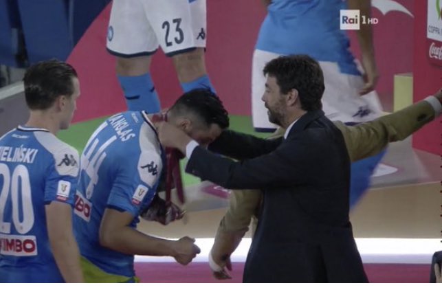 Michele86454851's tweet photo. Da sempre, per sempre, comunque, in ogni possibile circostanza...
migliori di voi.
#Juventus #FinoAllaFine #Agnelli #Nabule #Napoli https://t.co/rDb9G9O31o