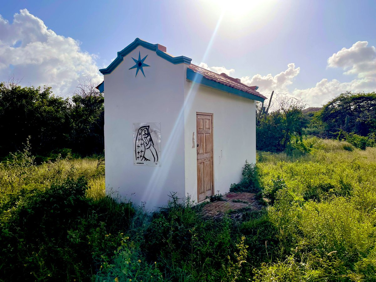 When we were told we were stopping at the smallest church on Curacao - we weren’t expecting it to be so dinky ☺️ #Curacao #caribbean #caribbeancruise #cruise #cruiselife #travel #travelblogger #sailawaywithdanandjay